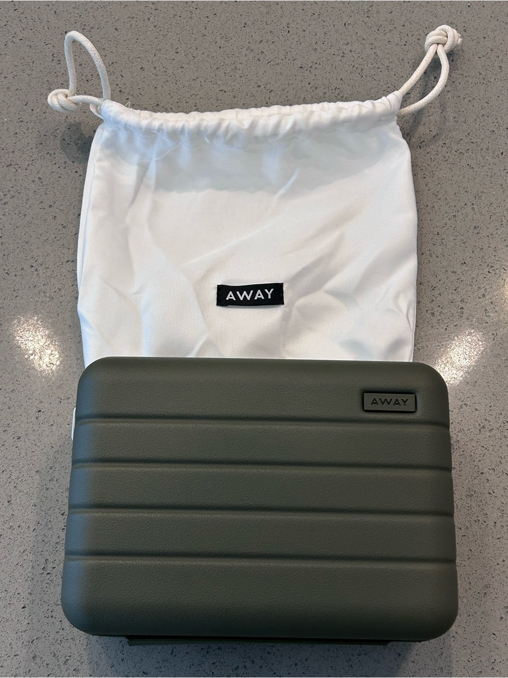 Away Olive Hard-Shell Ribbed Tablet Case - Picture 2 of 3